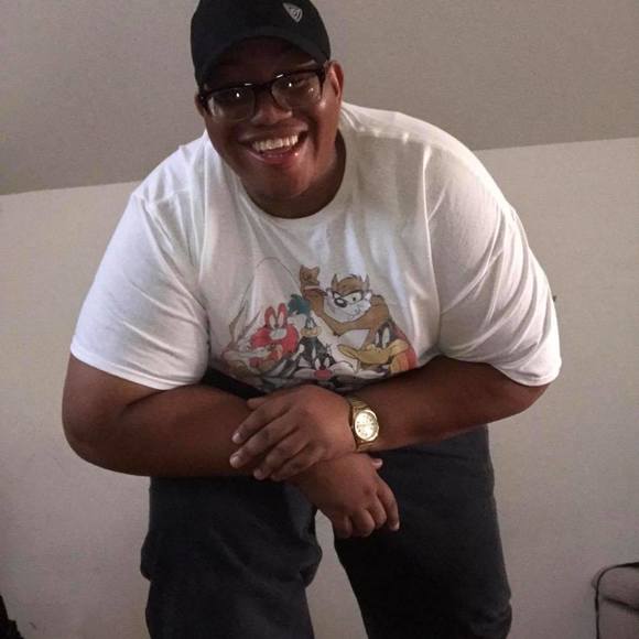 Profile Picture of Larry Roach (@larryroach25) on Poshmark