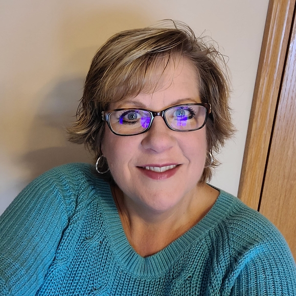 Profile Picture of Karen Duling (@kduling1) on Poshmark