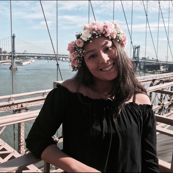 Profile Picture of Mahie Hochuli (@mahieh) on Poshmark