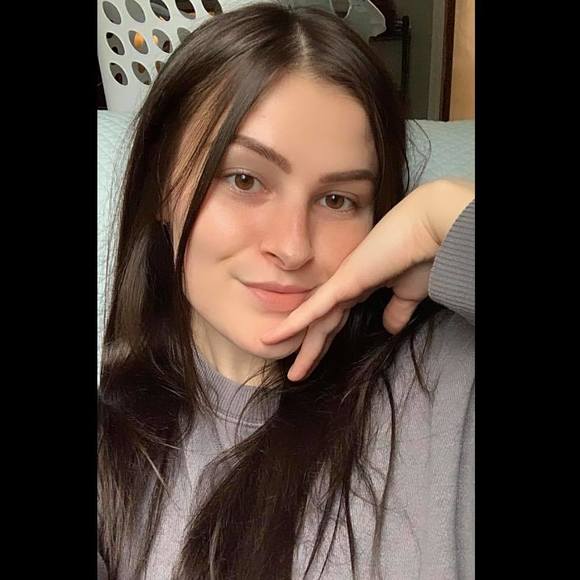 Profile Picture of Samantha Angarola (@samgarola) on Poshmark