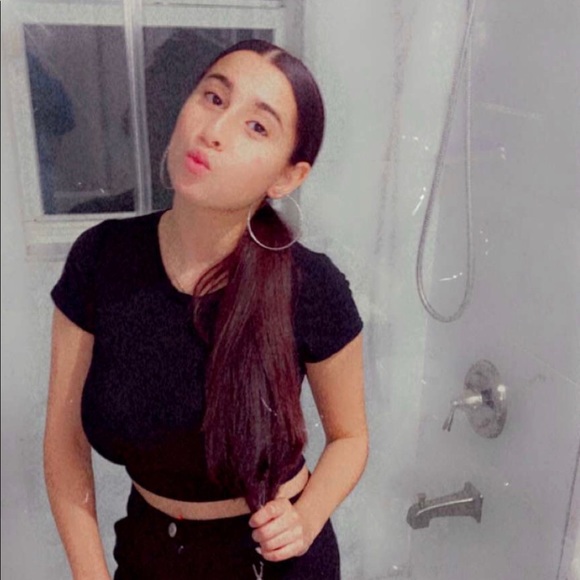 Profile Picture of Amalia Alvarez (@alvareza1503) on Poshmark