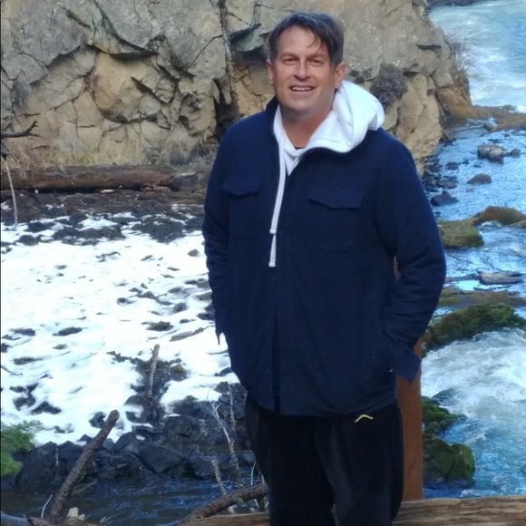 Profile Picture of Aaron Waite (@aaron_waite) on Poshmark