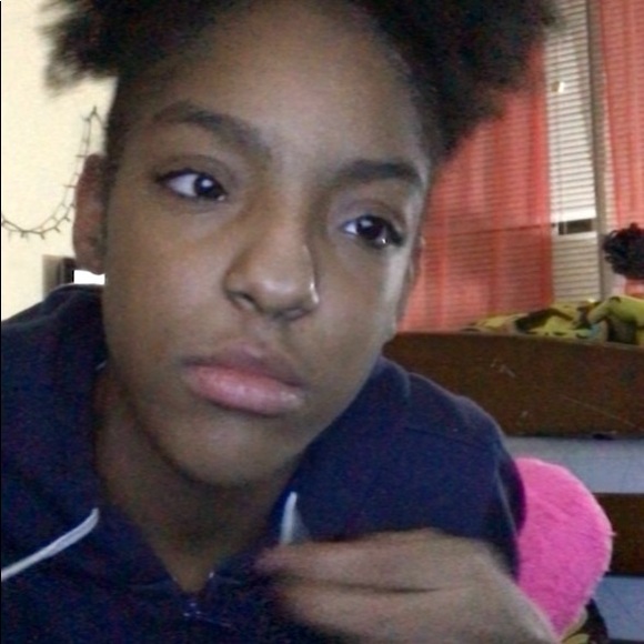 Profile Picture of Delmarion Holmes (@loxvk) on Poshmark