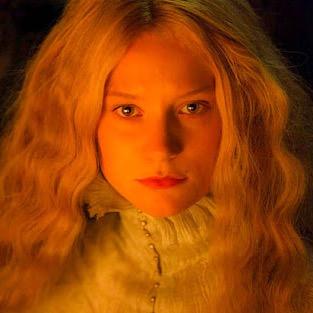 Profile Picture of Edith Sharpe (@crimsonedith) on Twitter