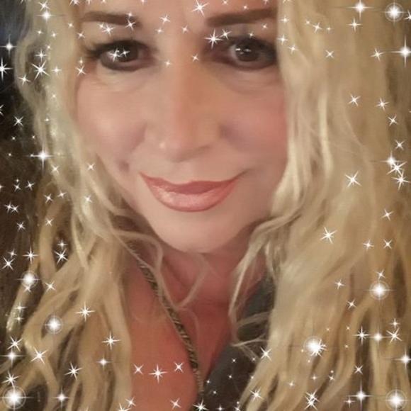 Profile Picture of Patti Van leeuwen (@owlseeusoon) on Poshmark