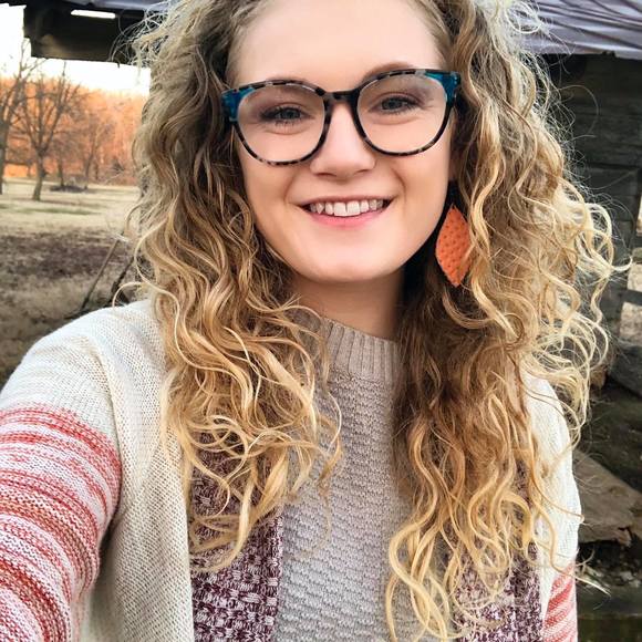 Profile Picture of Cassidy Lamb (@cassidy_lamb98) on Poshmark