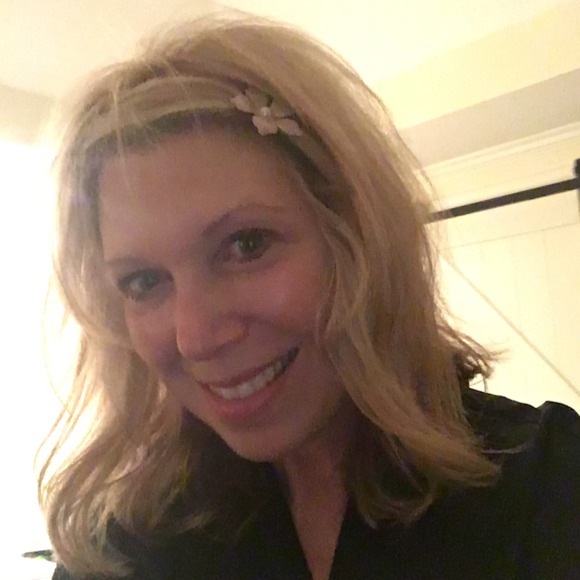 Profile Picture of Lisa Frantz (@isafranz) on Poshmark
