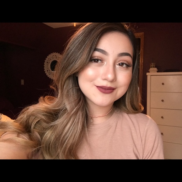 Profile Picture of Edith Mendoza (@mendozaa22) on Poshmark