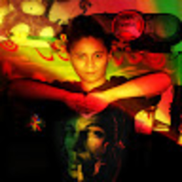 Profile Picture of Mymy Macpha (@neiponira) on Poshmark