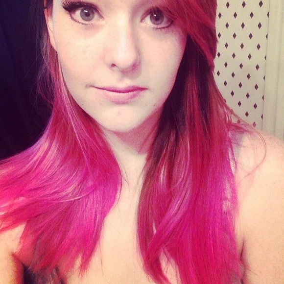 Profile Picture of Kaylee Case (@kayleecase21) on Poshmark