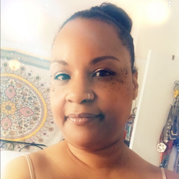 Profile Picture of Dawn Stuart (@dstuart0109) on Poshmark