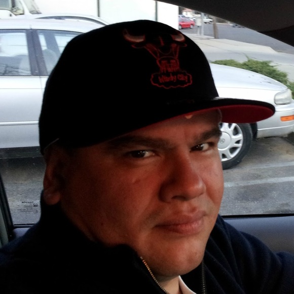 Profile Picture of Raymond Andreas (@rayronand) on Poshmark
