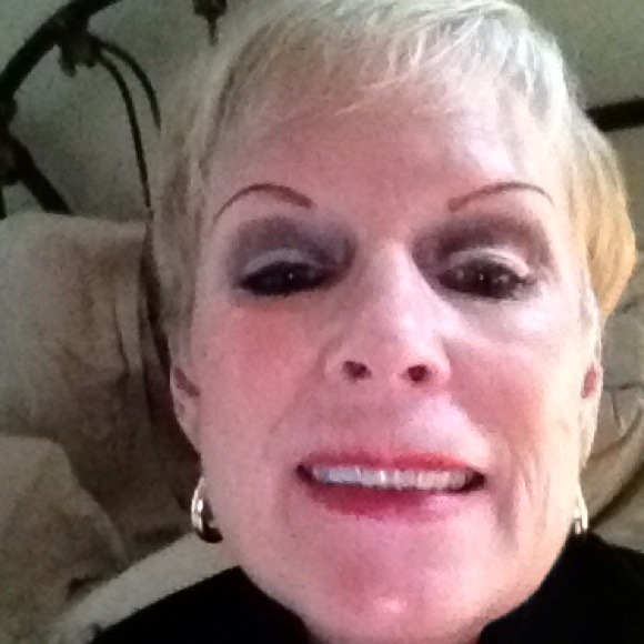 Profile Picture of Janet Brayman (@carrie_shopper) on Poshmark