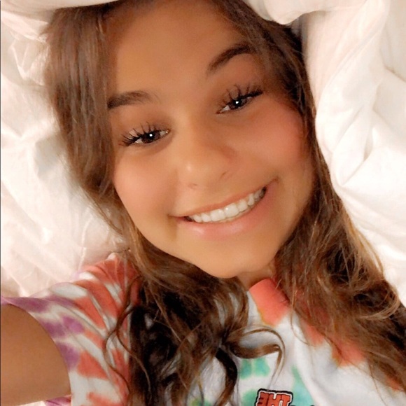 Profile Picture of Harper Statter (@harperstatter) on Poshmark