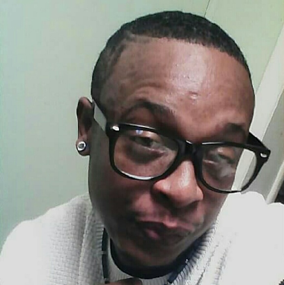 Profile Picture of Q Garrett (@boomshop) on Poshmark