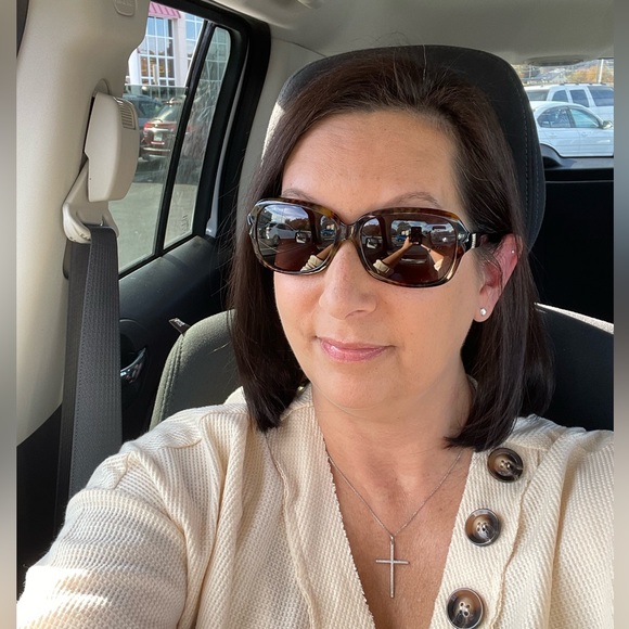 Profile Picture of Valerie Helmken (@vcuzick1972) on Poshmark
