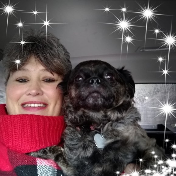 Profile Picture of Bea Davis (@beadavis71) on Poshmark