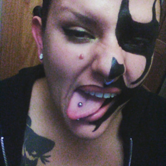 Profile Picture of Danielle Valdez (@juggal3tt3_d) on Poshmark