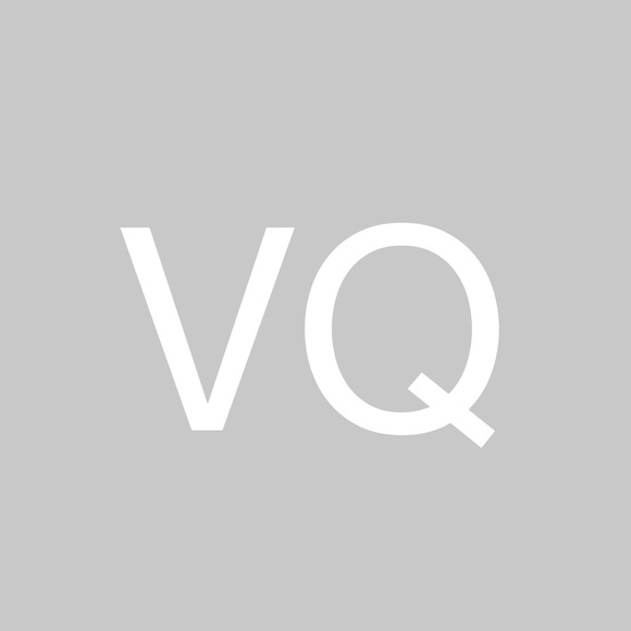 Profile Picture of Violet Quesnel (@violetgquesnel) on Poshmark