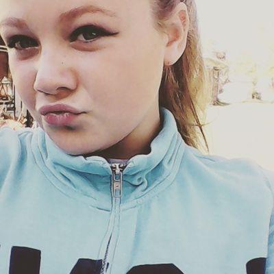 Profile Picture of Karlie Schneider (@GurbackiNg) on Twitter