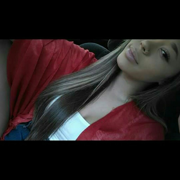 Profile Picture of Kelsie Richardson (@kelsielalalove) on Poshmark
