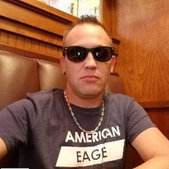 Profile Picture of Douglas Reeves (@douglasreeves79) on Poshmark
