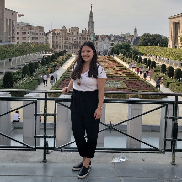 Profile Picture of Anisa Silva (@anisads) on Poshmark