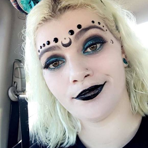 Profile Picture of Jocelyn Coutts (@jocelyncoutts) on Poshmark