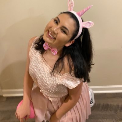 Profile Picture of Maria Castellanos 🌸 (@mafekast) on Twitter