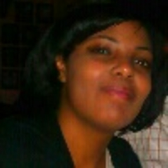 Profile Picture of Shanece James (@shanecelucas) on Poshmark