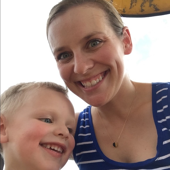 Profile Picture of Shawna Bowers (@shawnapop) on Poshmark