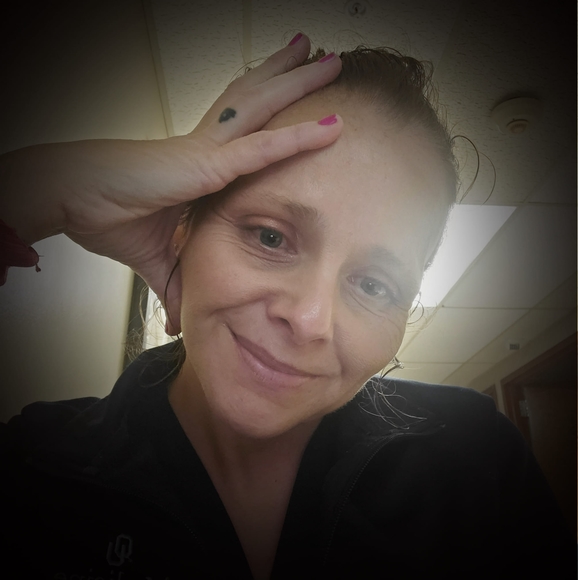 Profile Picture of Rhonda Bloxham (@rhammons2004) on Poshmark