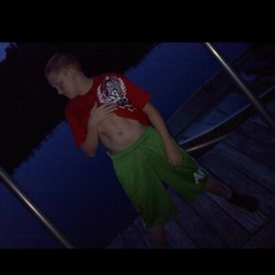 Profile Picture of No.one(: (@jamesvansant97) on Twitter