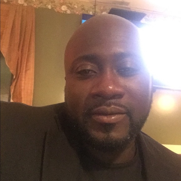 Profile Picture of Peter Broda (@pbroda) on Poshmark