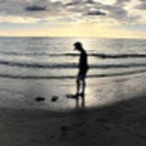 Profile Picture of Benjamin Yang (@22byang) on Poshmark