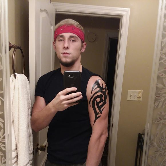 Profile Picture of Joey Gilreath (@joeygilreath) on Poshmark