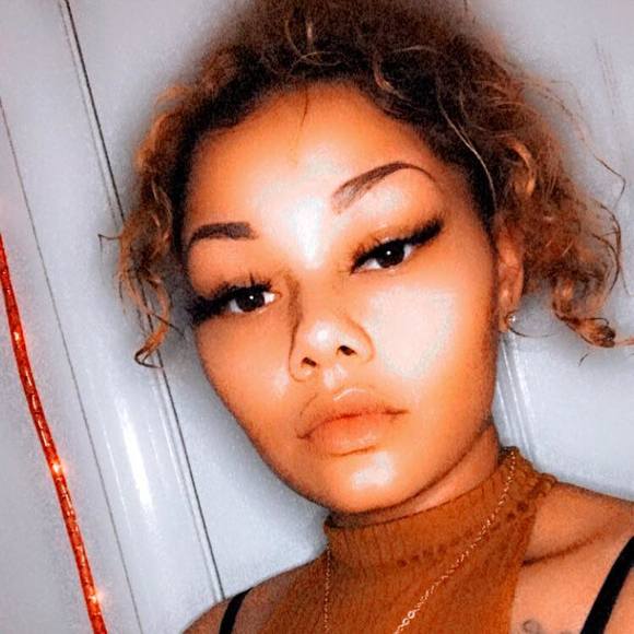 Profile Picture of Makaylah Crossman (@makaylahcrossma) on Poshmark