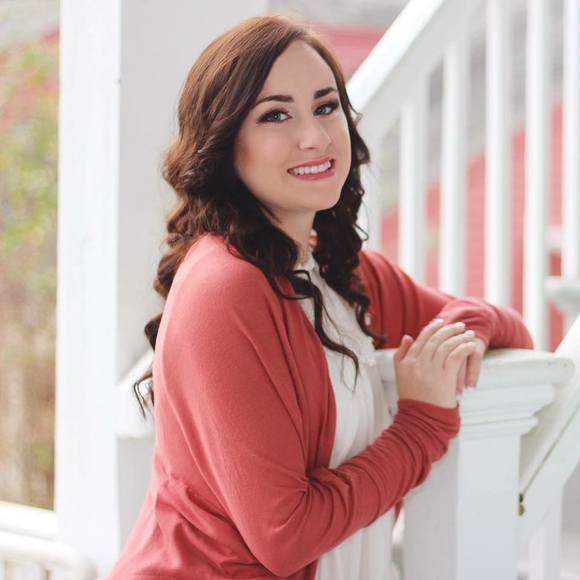 Profile Picture of Baileigh Pizzillo (@baileighnicole_) on Poshmark