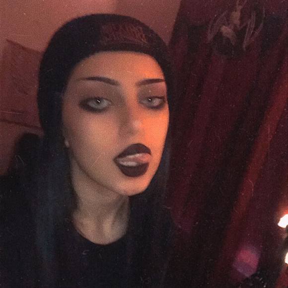 Profile Picture of Amanda Gibbs (@amandagibbs303) on Poshmark