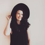 Profile Picture of Lindsay Mewhiney (@lindsaysscissors_) on Instagram