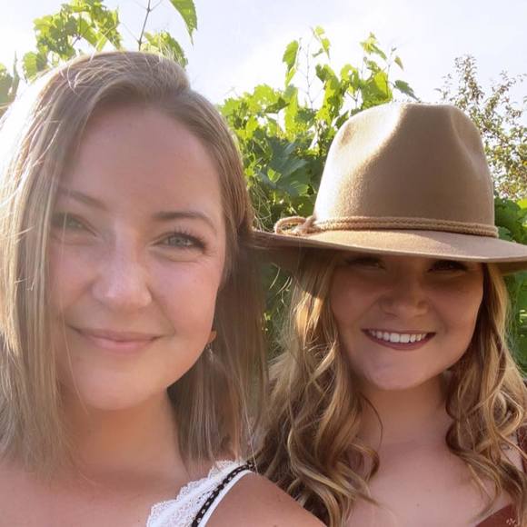 Profile Picture of Amy Munsterman (@amymuns) on Poshmark