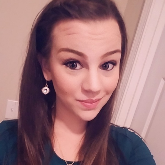 Profile Picture of Amber Wilber (@ambielee91) on Poshmark