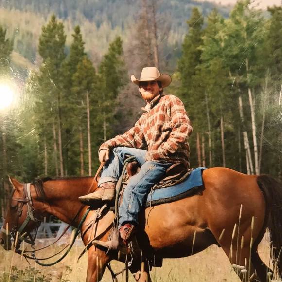 Profile Picture of Walter Wrona (@walterwrona) on Poshmark