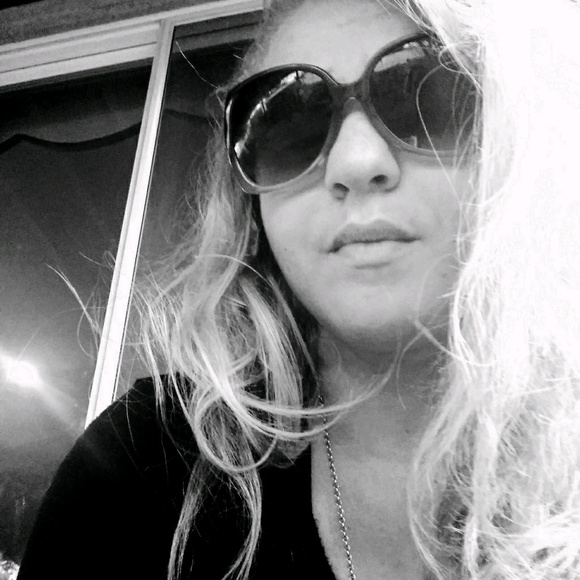 Profile Picture of Dani Harris (@scbeachgrl21) on Poshmark