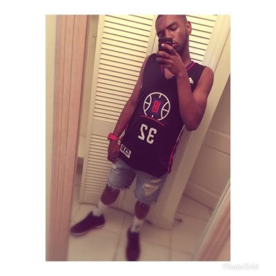 Profile Picture of  🐺 💔 (@AaronBess4) on Twitter