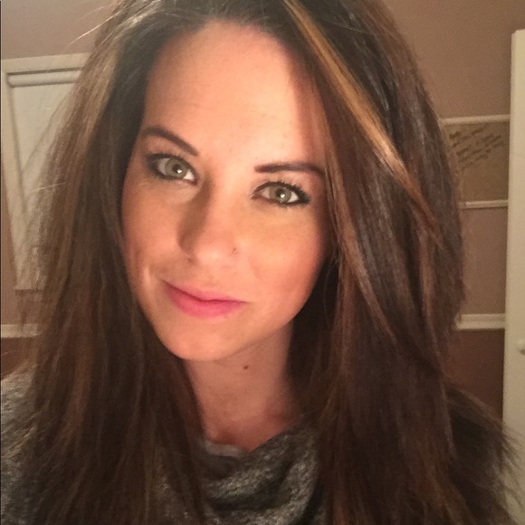 Profile Picture of Katie Zinser (@_kdoering_) on Poshmark