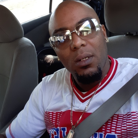 Profile Picture of Dedrick Shawn (@slizzlecane) on Poshmark
