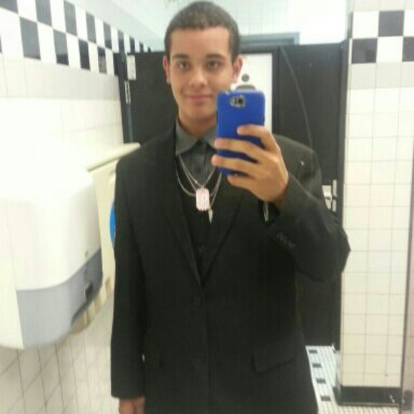 Profile Picture of Joshua Novoa (@joshn) on Poshmark