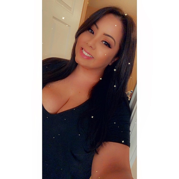 Profile Picture of Jazmyn Ramos (@jazmynramos) on Poshmark