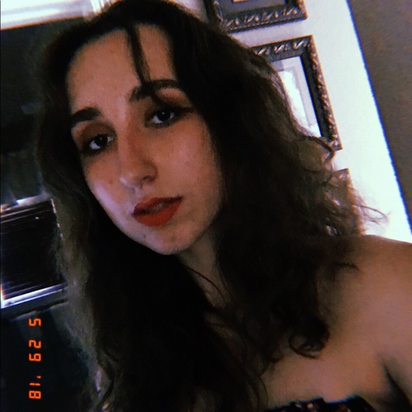 Profile Picture of Brittney Coelho (@brrrittnney) on Poshmark